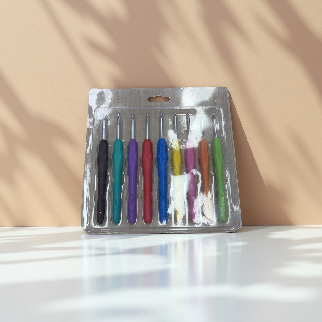 Colorful crochet DIY set includes multiple sizes of crochet hooks with tutorial illustrations Specification image