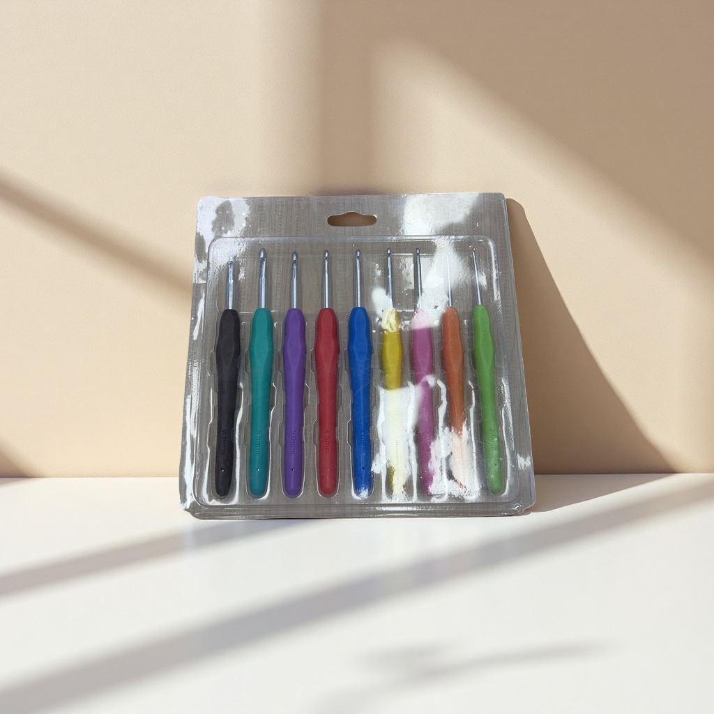Colorful crochet DIY set includes multiple sizes of crochet hooks with tutorial illustrations details Picture