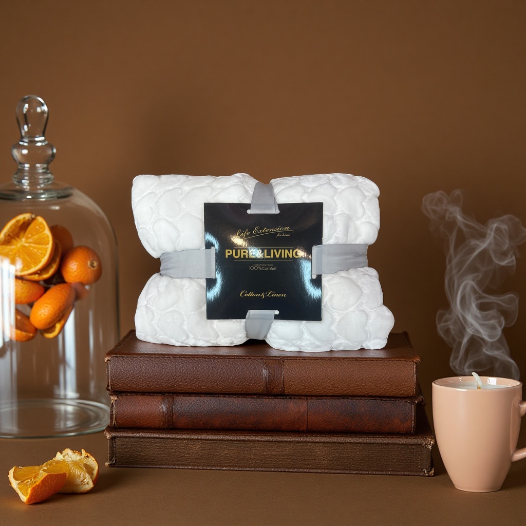 White quilted blanket, skin-friendly, soft and warm winter quilt sheet, double air-conditioned quilt details Picture