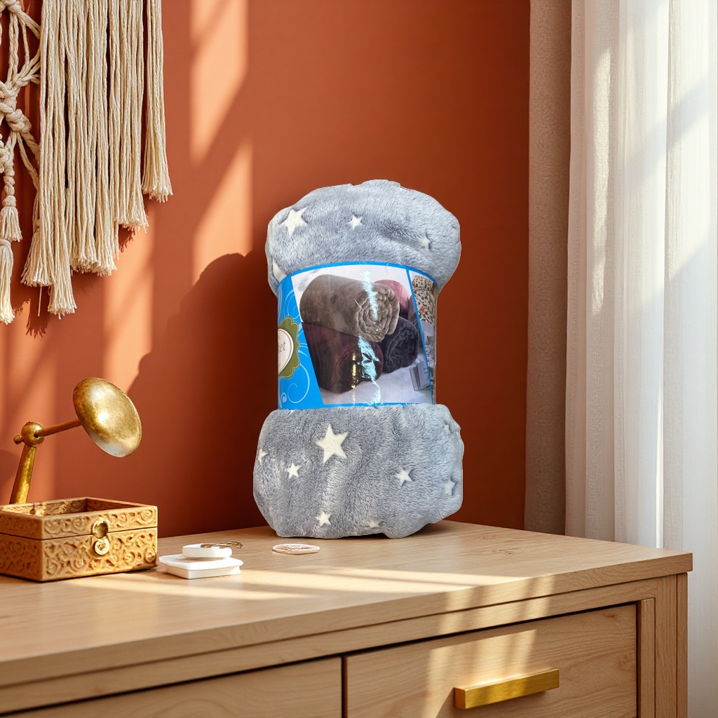 Thick and warm coral fleece blanket with double layers of fleece, 150x200cm Application Scenario