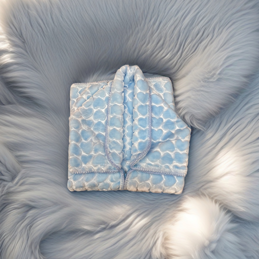 Blue heart-shaped pattern blanket, thickened coral fleece warm blanket, 150x200cm Application Scenario