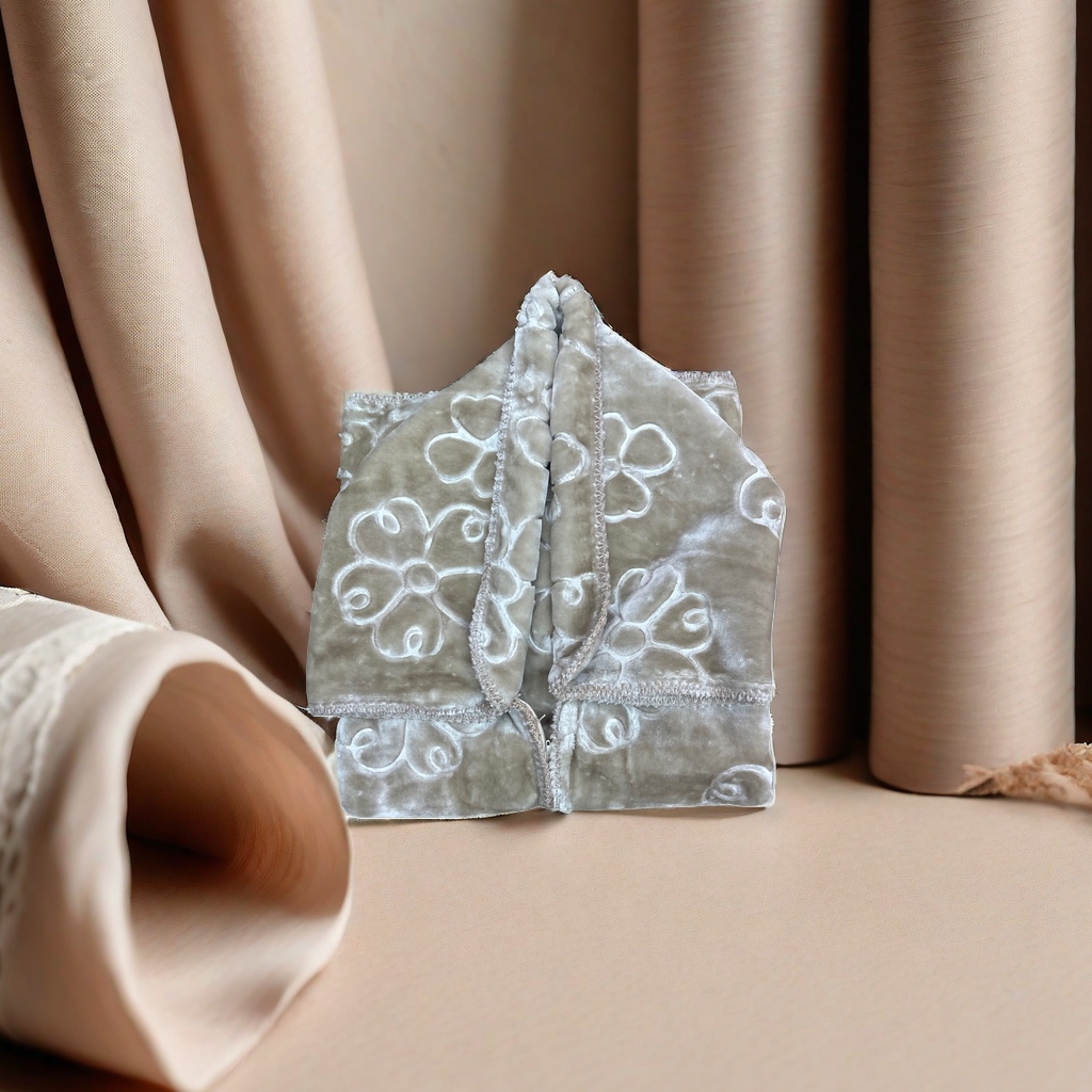 The beige floral pattern blanket is skin-friendly, soft and warm, suitable for both living rooms and bedrooms Specification image