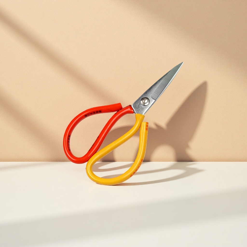 Thickened anti-slip handle tailor-specific scissors, 22cm professional grade fabric scissors Application Scenario