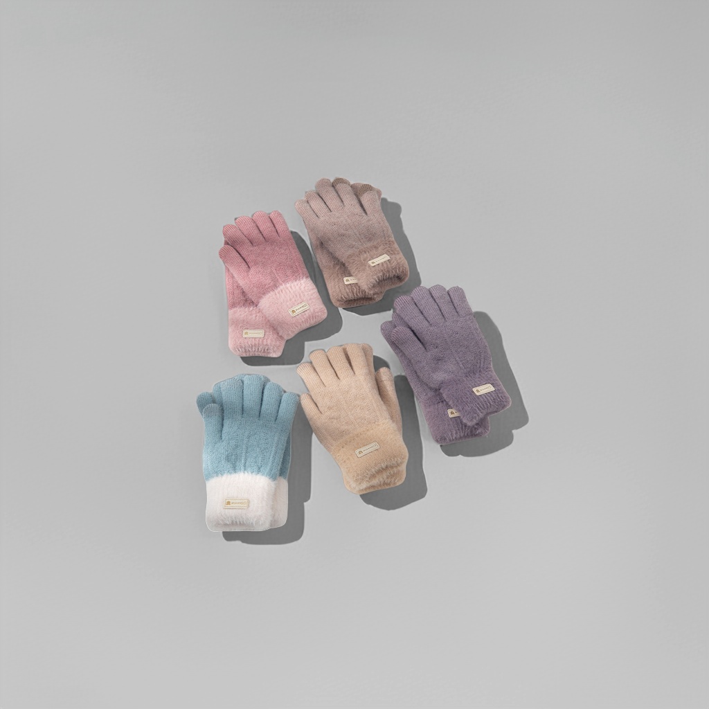 Thickened and warm knitted gloves for women in autumn and winter Application Scenario
