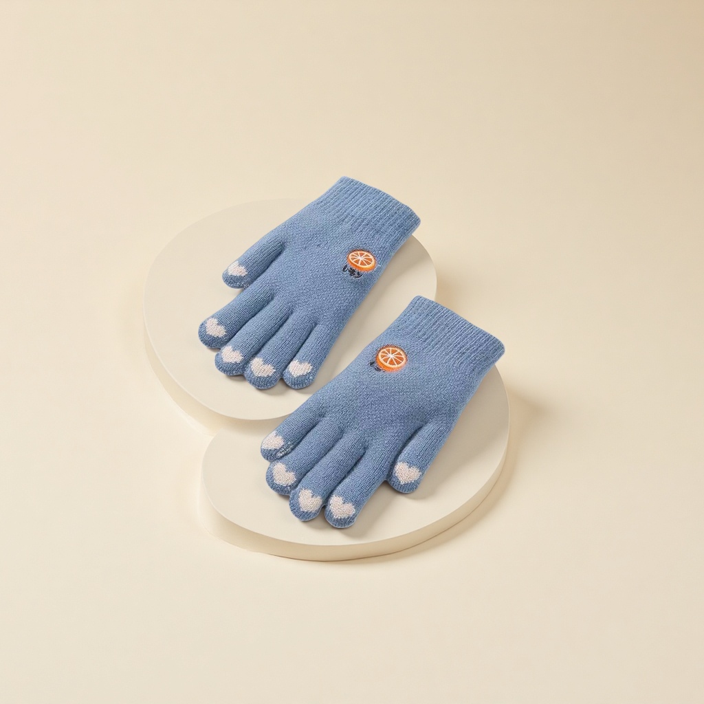 The blue knitted gloves with white heart-shaped fingertips are warm and anti-slip Application Scenario