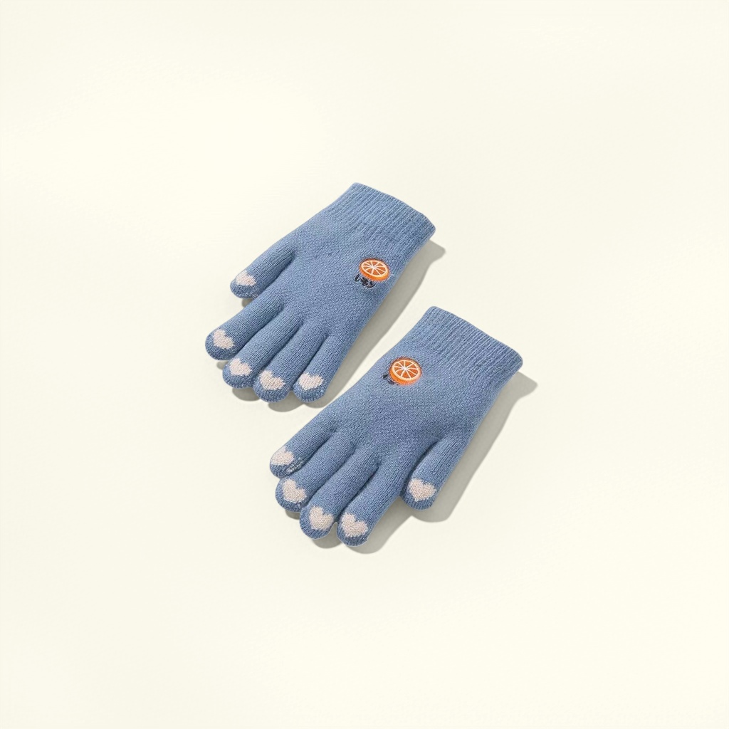 The blue knitted gloves with white heart-shaped fingertips are warm and anti-slip details Picture