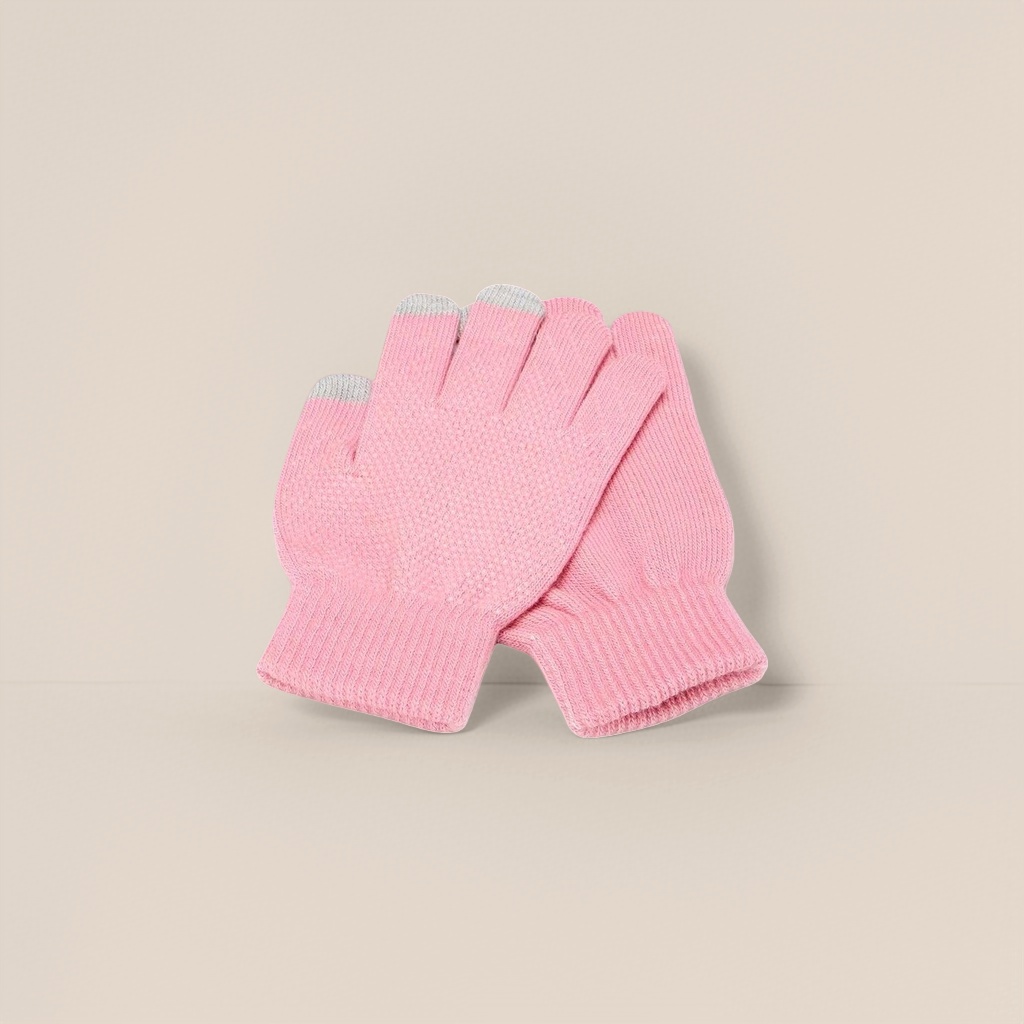 Pink knitted gloves for women, warm and anti-slip, fingertip touch screen autumn and winter style Application Scenario