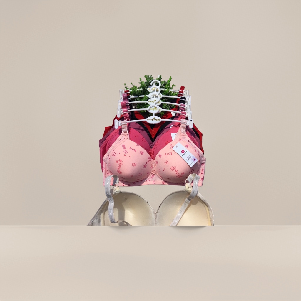 The pink printed bra is comfortable and free of underwire. The tight-fitting underwear makes a woman's small bust look larger and more stylish Specification image