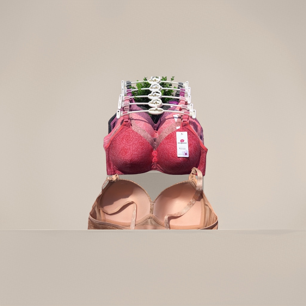 The red-patterned bra without underwire is comfortable, breathable and has a converging and adjustable shape Specification image