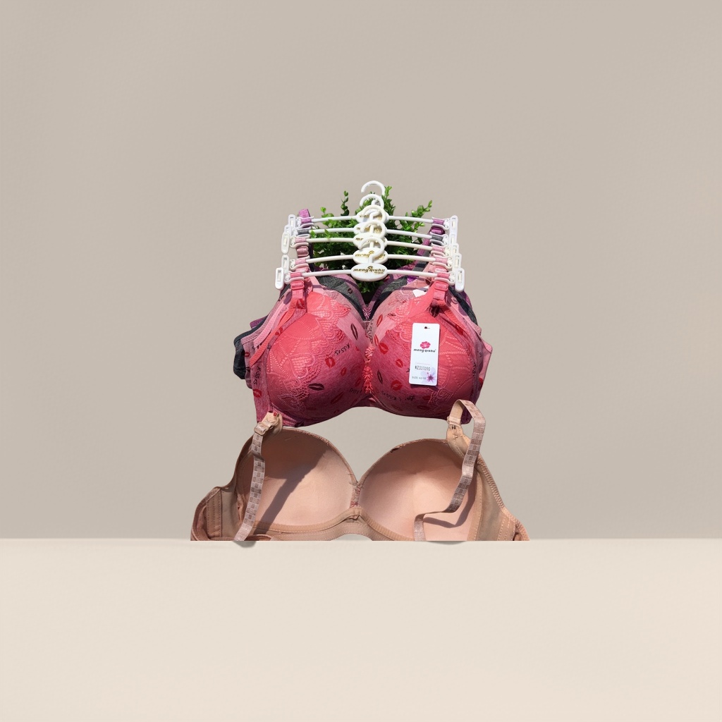 This is a cotton bra with seamless soft support for daily commuting Application Scenario