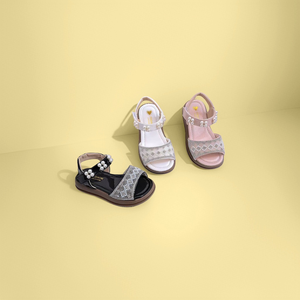 Three pairs of fashionable children's sandals with pearl decoration for girls, summer style, breathable and anti-slip Specification image