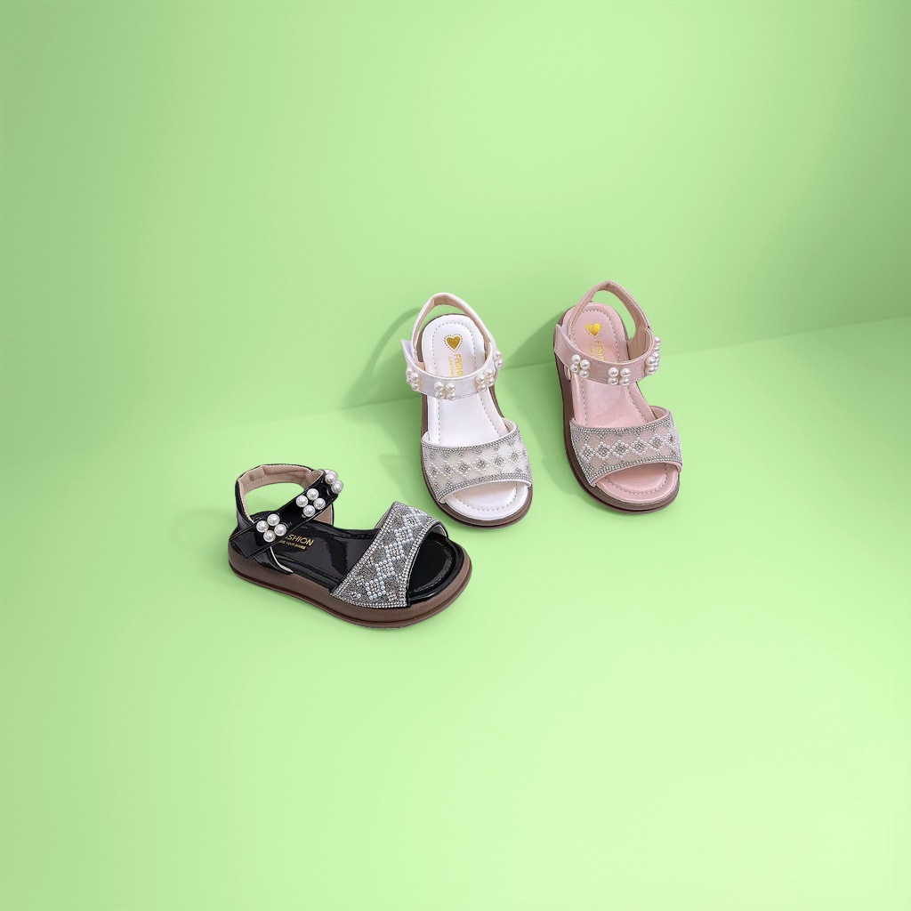 Three pairs of fashionable children's sandals with pearl decoration for girls, summer style, breathable and anti-slip details Picture