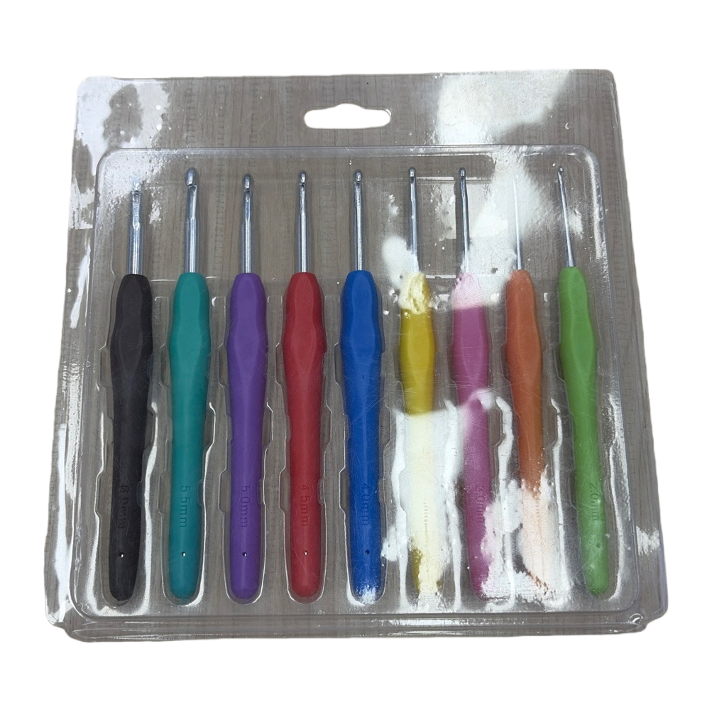 Colorful crochet DIY set includes multiple sizes of crochet hooks with tutorial illustrations Item Picture