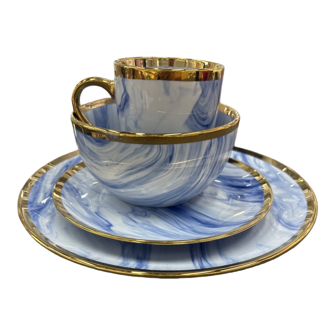 蓝色大理石纹+金色边饰的茶杯、茶托和盘子白底实物图