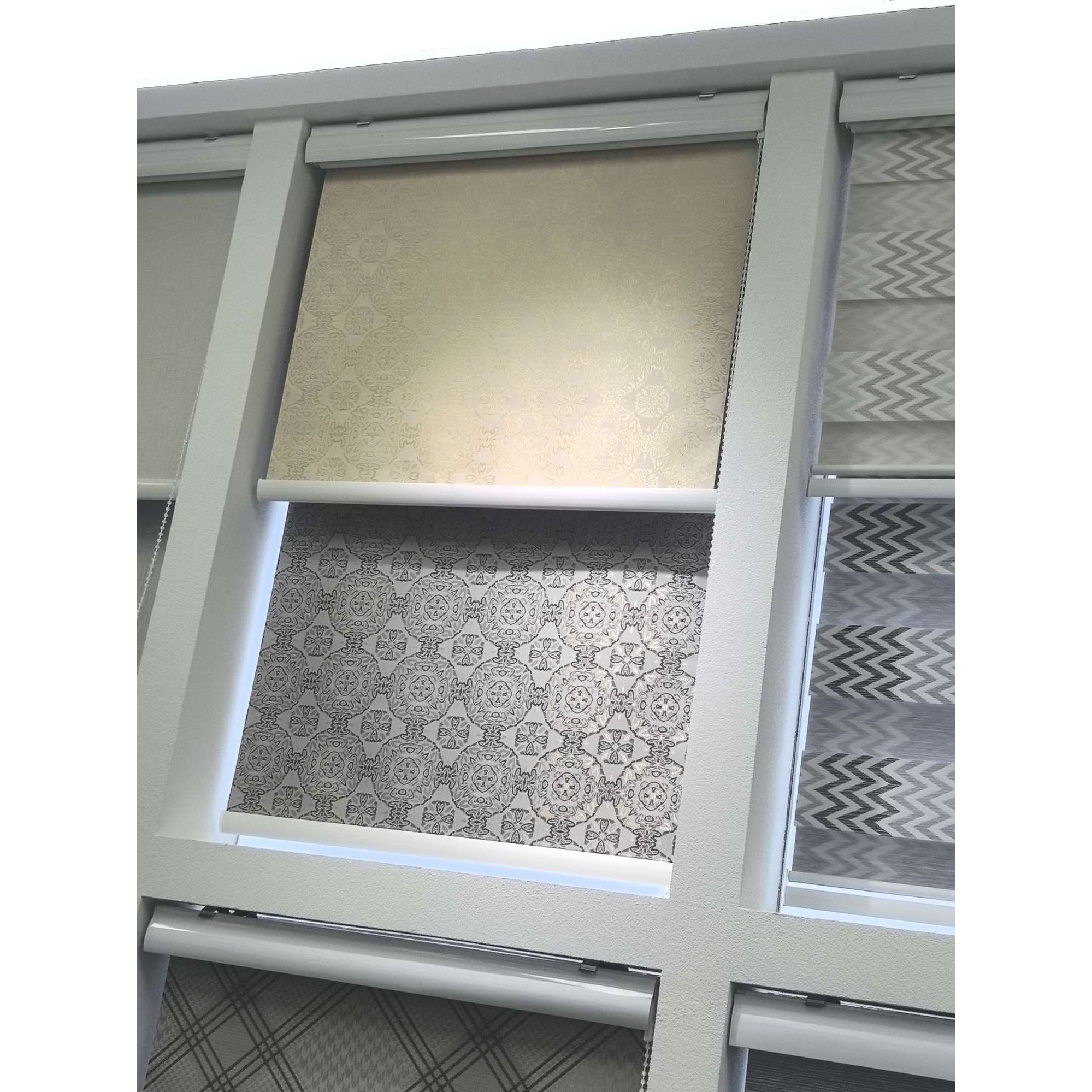 ستائر مغطاة بشكل كامل بغطاء ضوئي من سبائك الألومنيوم Item Picture