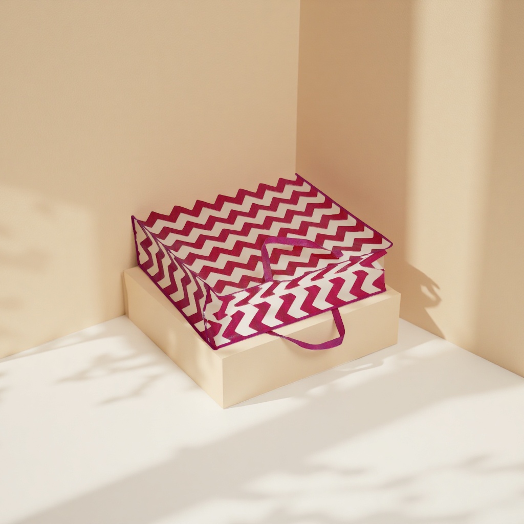 A fashionable, simple and eco-friendly shopping bag with a red sawtooth pattern Application Scenario