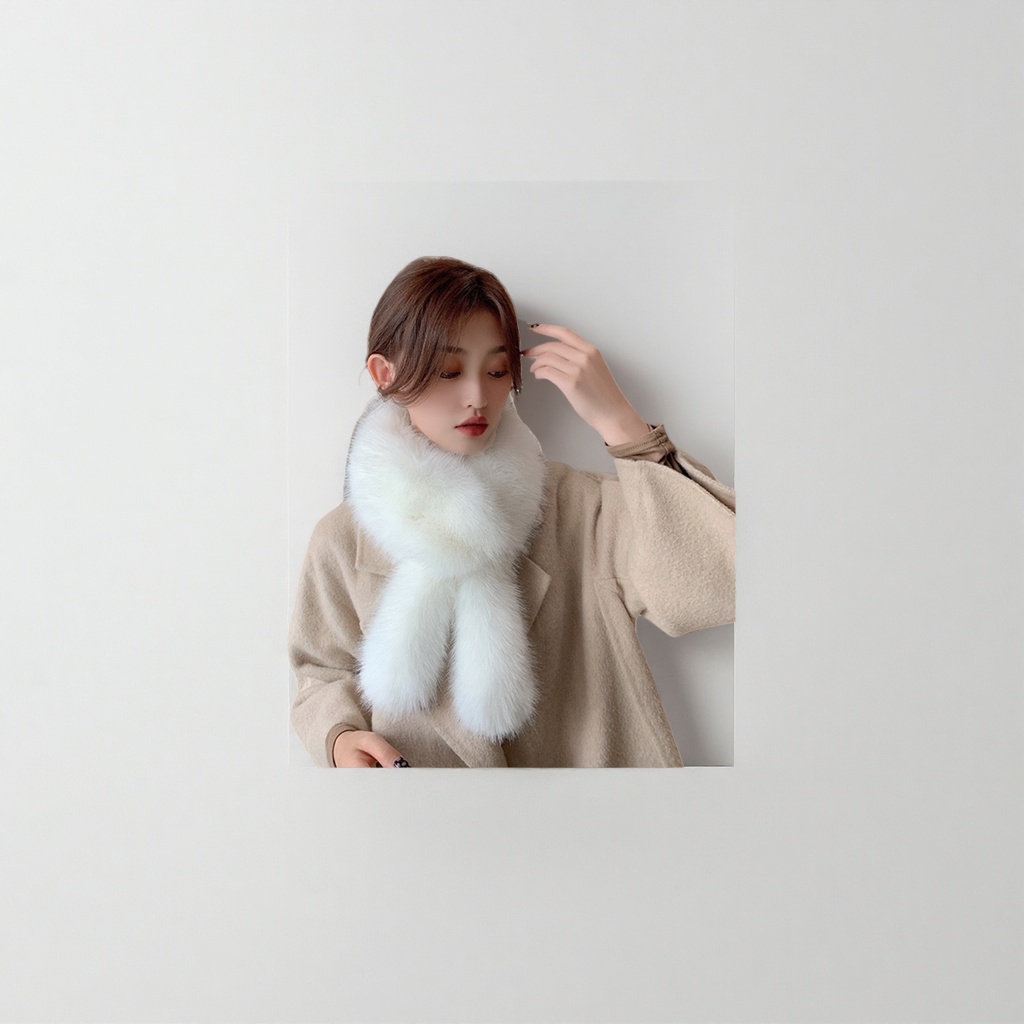A thick and warm white plush scarf made of lambskin for women's daily use in autumn and winter Application Scenario