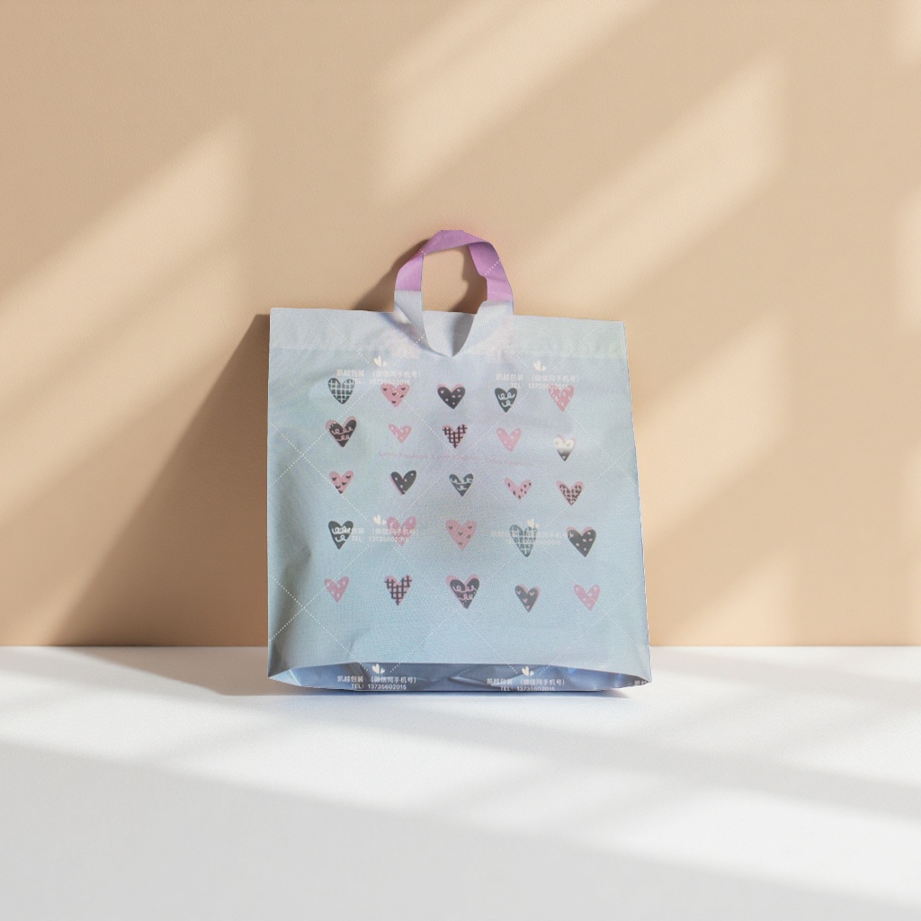 The heart-shaped pattern handbag is a fashionable, simple and eco-friendly shopping bag that can be reused