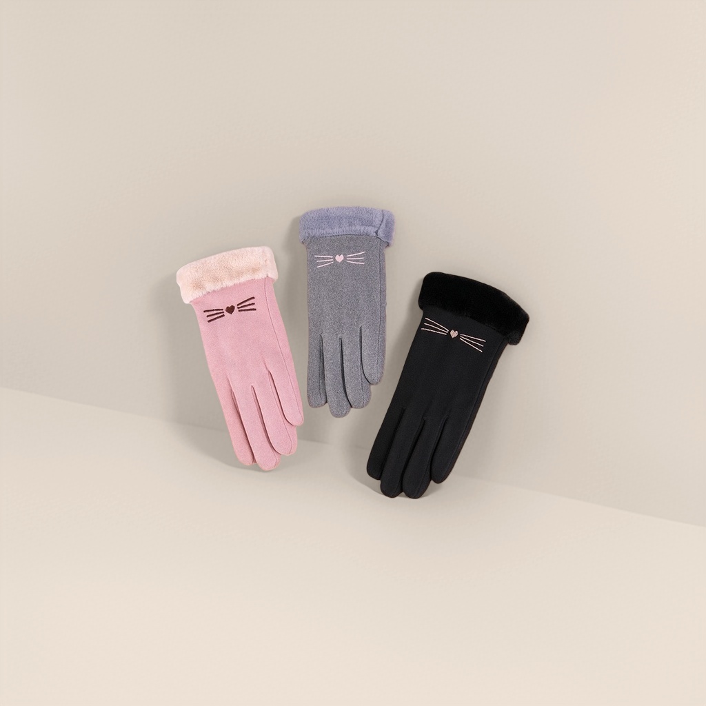 Soft and anti-slip cat-ear patterned warm gloves for women, cute style for autumn and winter Application Scenario