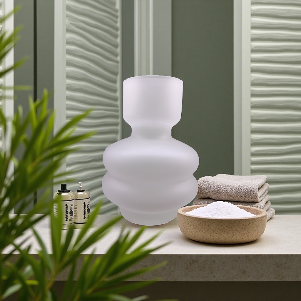 A 30cm white frosted glass vase with high light transmission and heat resistance, a flower arrangement for the living room and bedroom Application Scenario