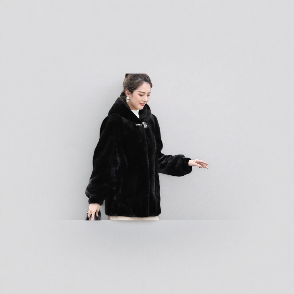 The black plush women's coat is thick and warm, fashionable and versatile for autumn and winter Application Scenario