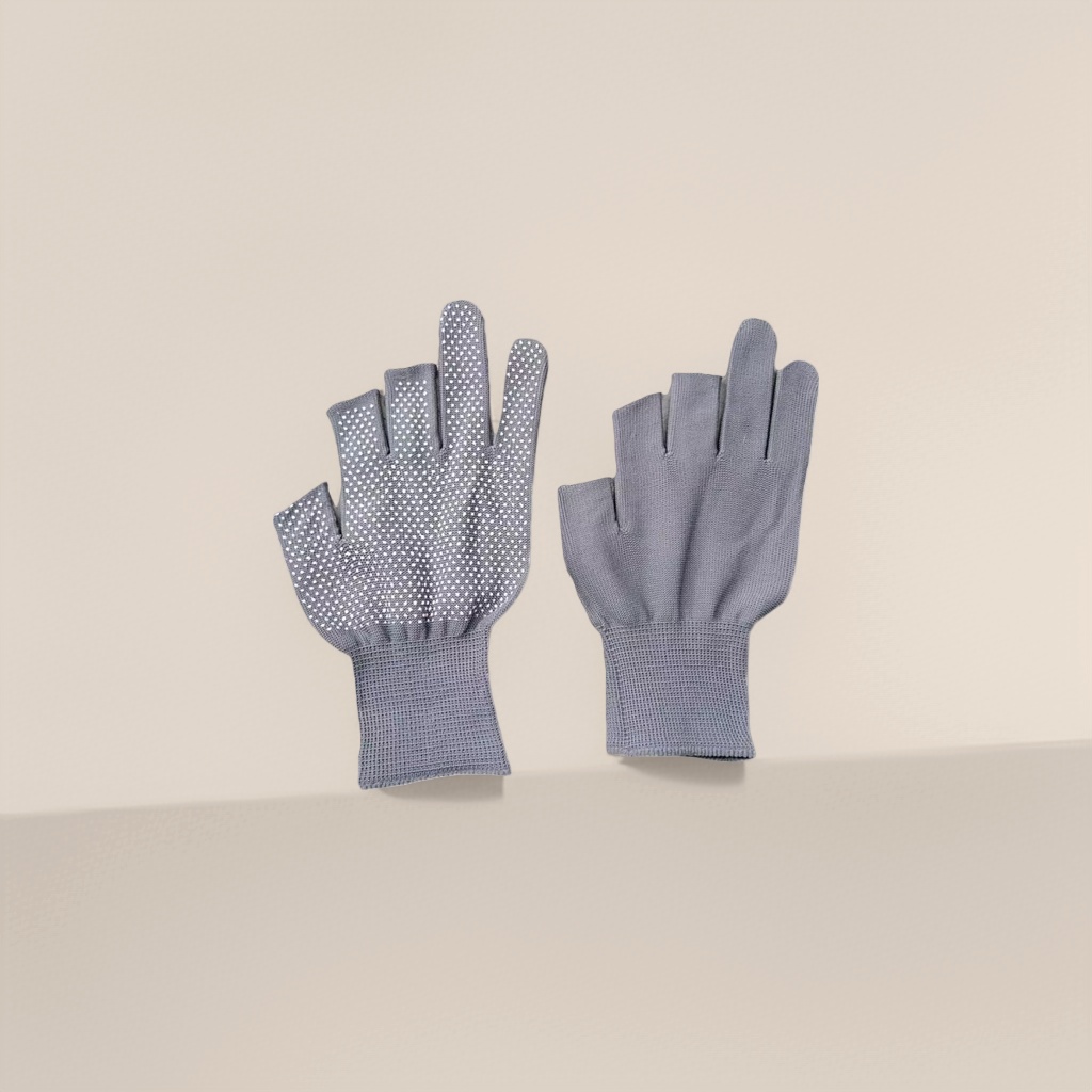 The main body of the grey gloves is a thickened, warm and anti-slip knitted glove for both men and women details Picture