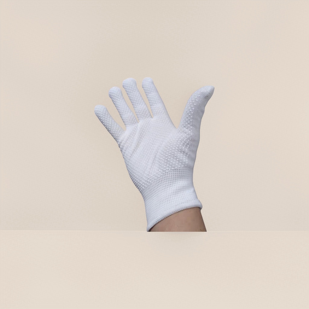 White nylon gloves for women, warm and anti-slip, fingertip touch screen style Application Scenario