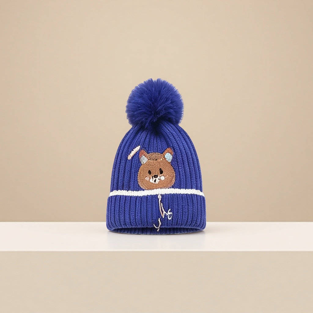 The blue woolen hat is a warm knitted hat for women in autumn and winter. It has a wide brim that makes the face look smaller and is foldable Application Scenario