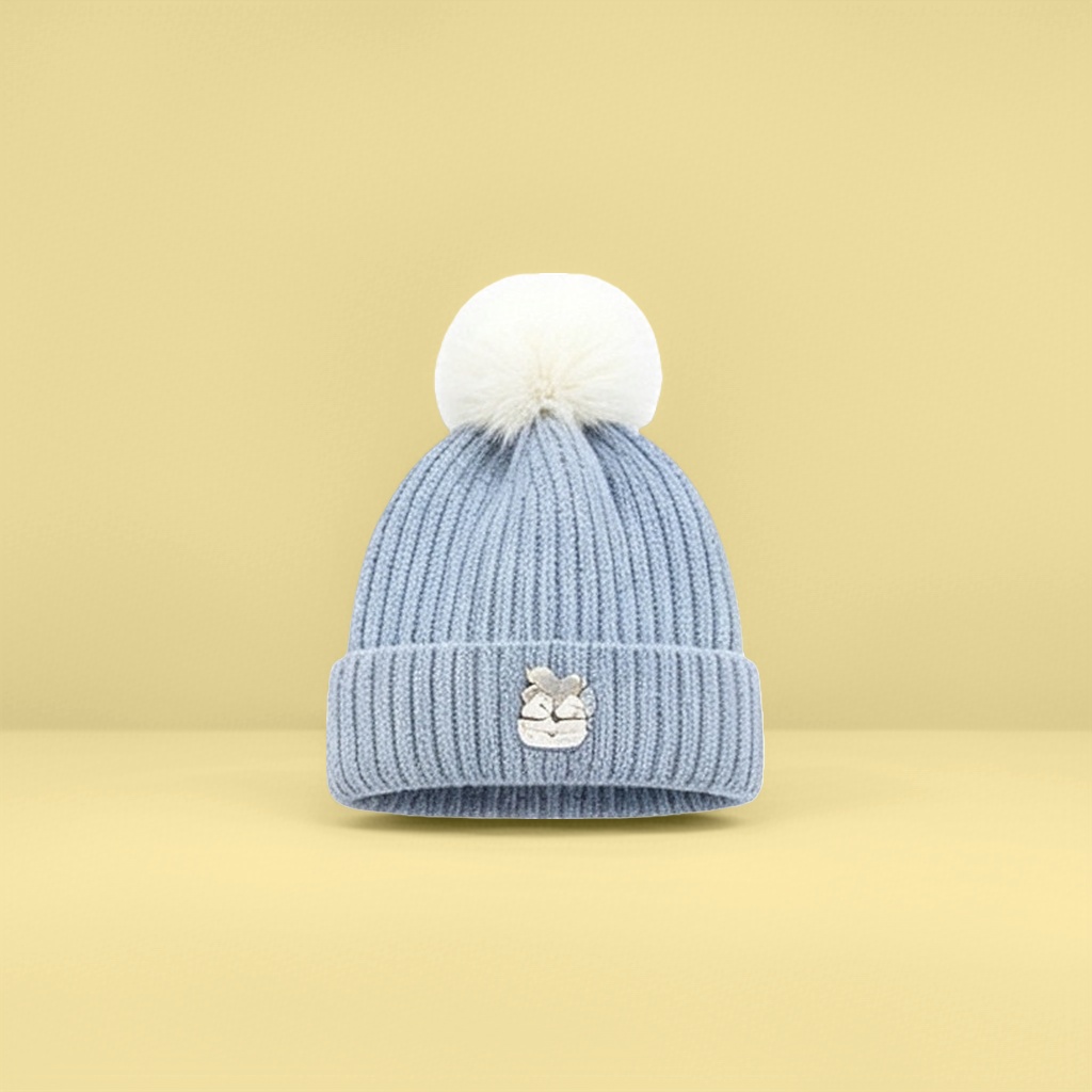 A light blue woolen hat for women, a warm knitted hat, a versatile and casual woolen hat for winter