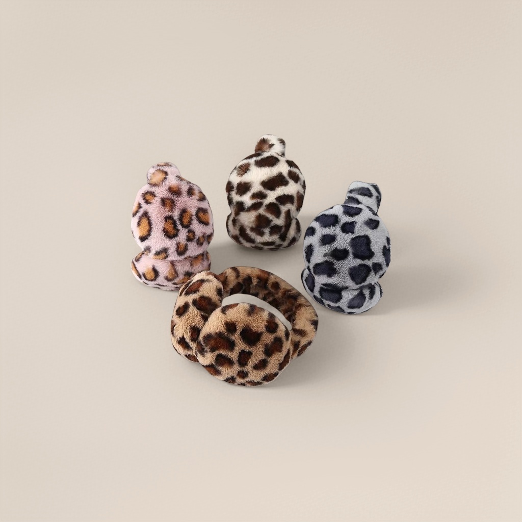 Leopard print pattern plush ear cups are warm, cold-proof, fashionable and versatile, a must-have for autumn and winter Application Scenario