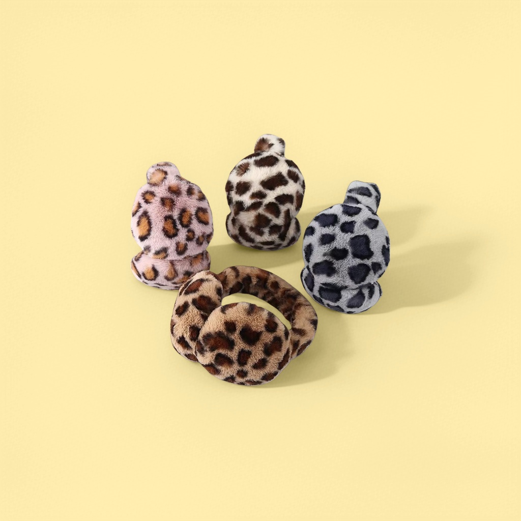 Leopard print pattern plush ear cups are warm, cold-proof, fashionable and versatile, a must-have for autumn and winter details Picture