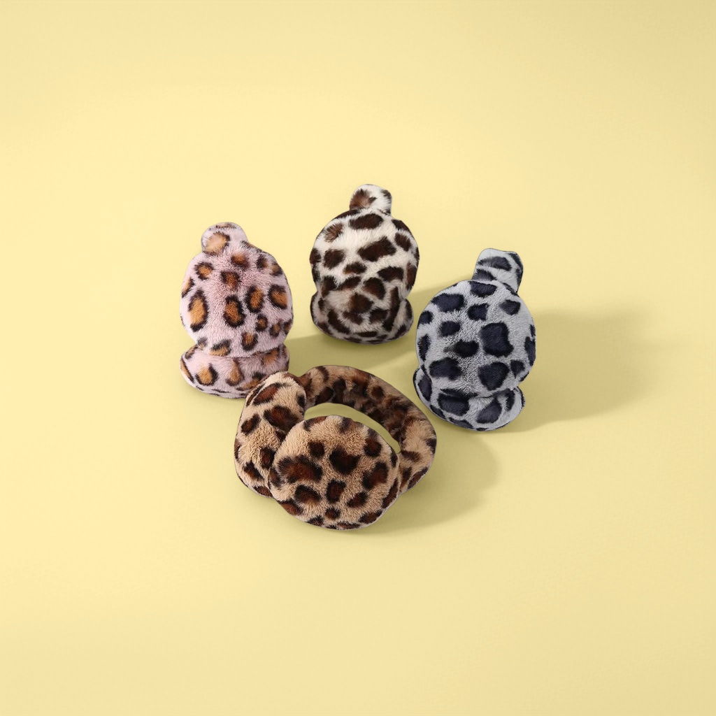 Leopard print pattern plush ear cups are warm, cold-proof, fashionable and versatile, a must-have for autumn and winter