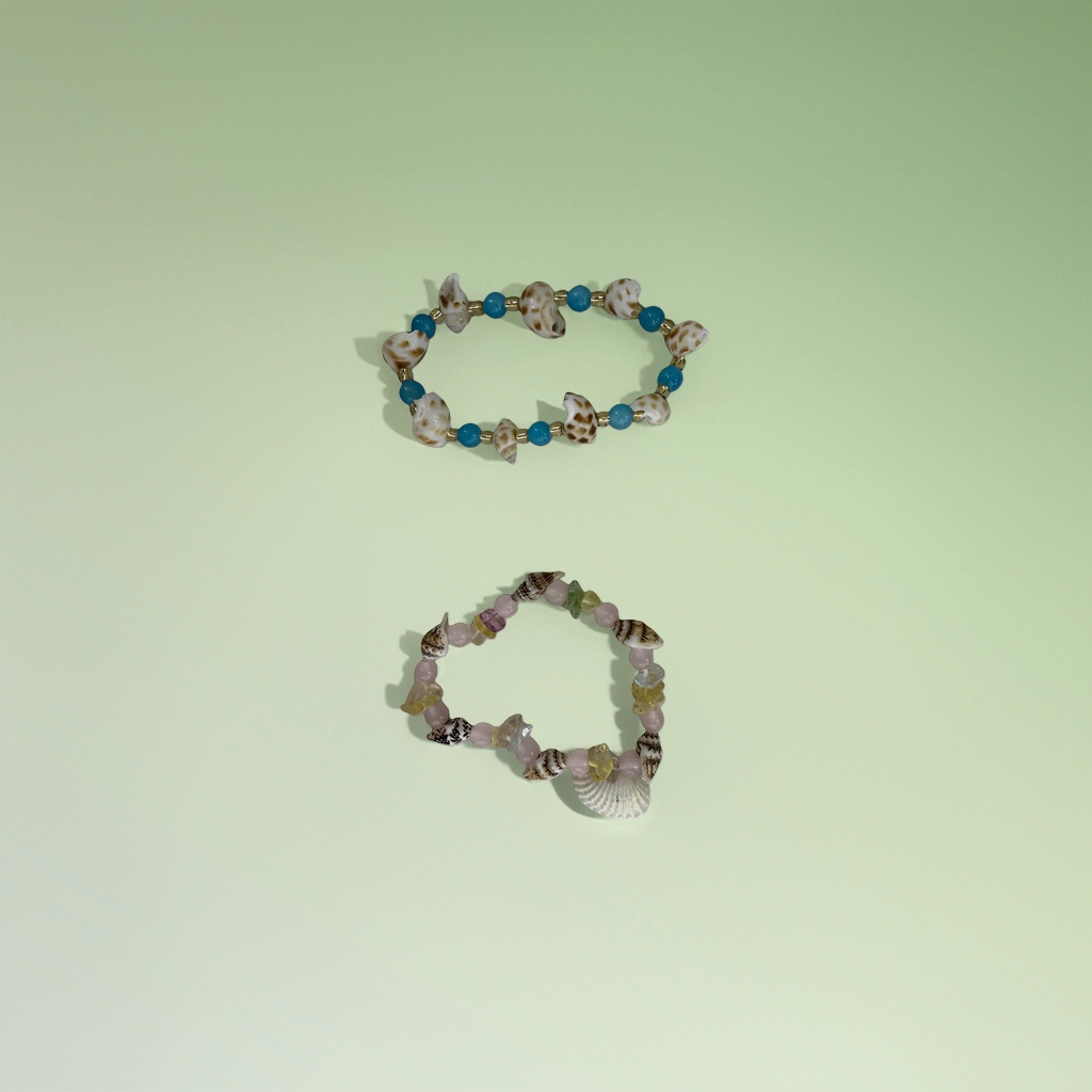 The shell bracelet is a simple and fashionable jewelry accessory for women, featuring natural sea shells details Picture