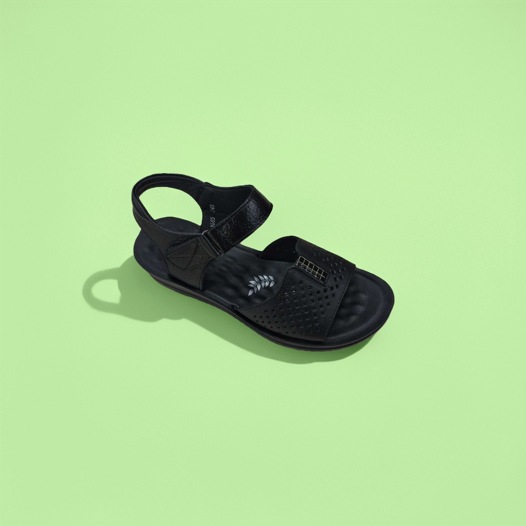 黑色简约时尚凉鞋 女款夏季透气防滑平底休闲 sandals
