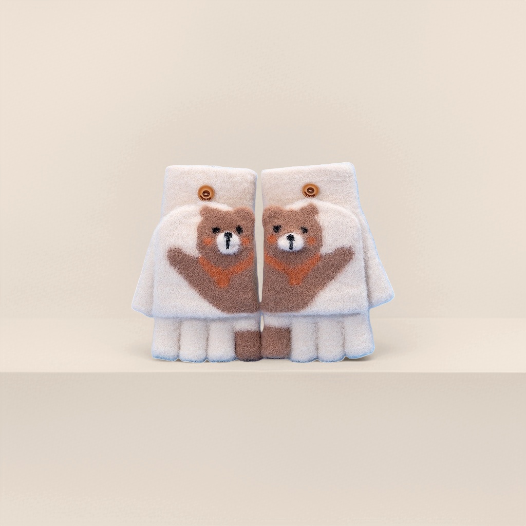 The plush toy bear-shaped gloves are cute, warm and suitable for children Application Scenario