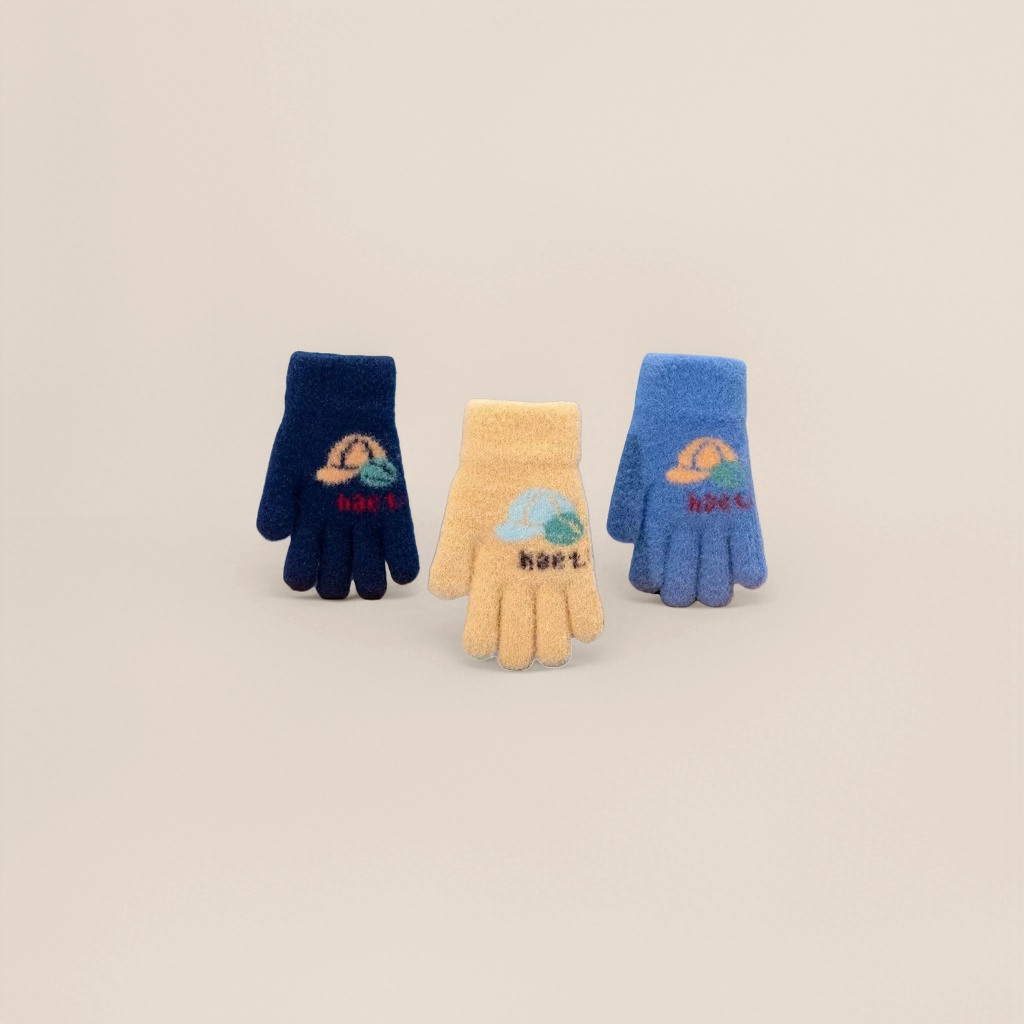 Children's winter fluffy and soft quality cartoon gloves Application Scenario