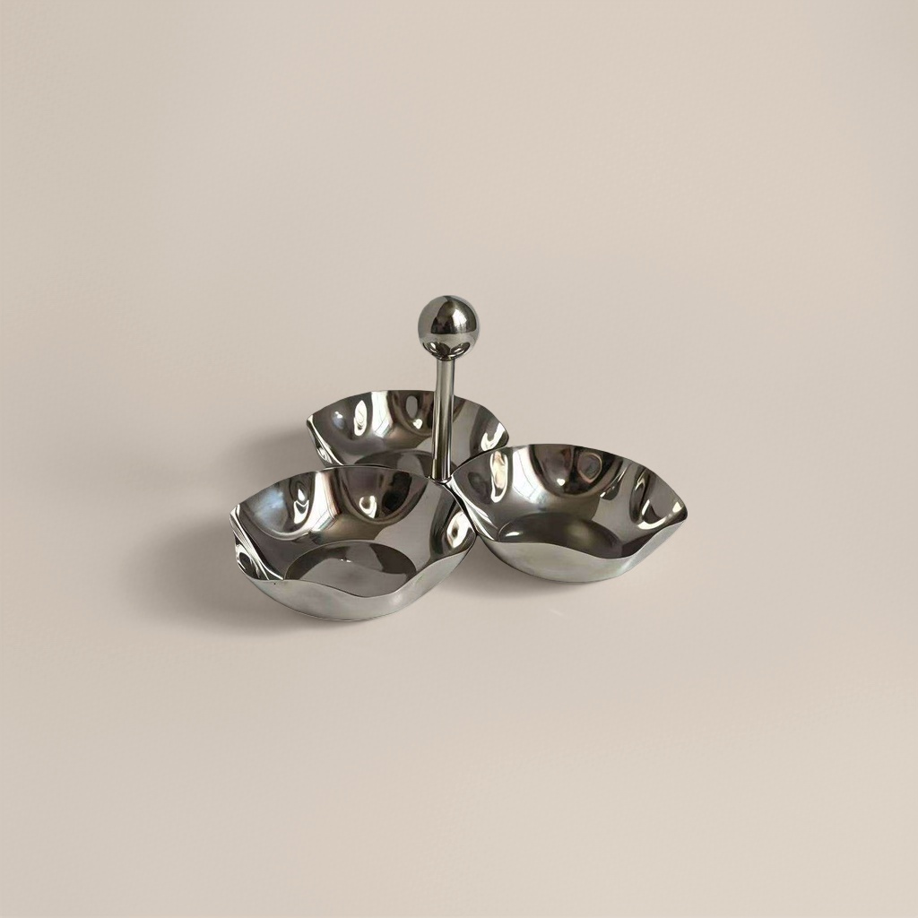 The main body of the metal three-compartment fruit plate is a simple Nordic-style dining table item for home living room fruit plates