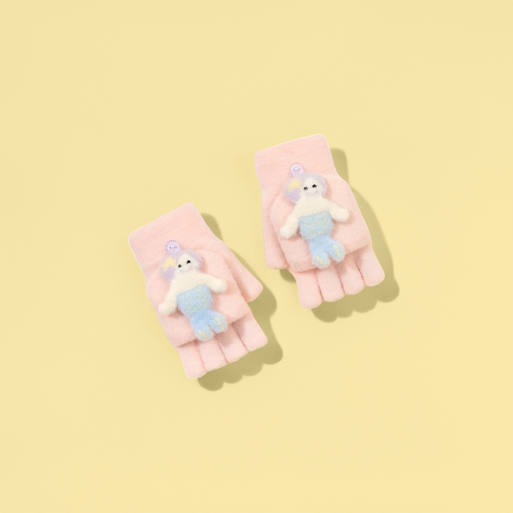 The plush toy-shaped warm gloves are cute and cartoonish, with a soft and fluffy texture and a comfortable touch details Picture