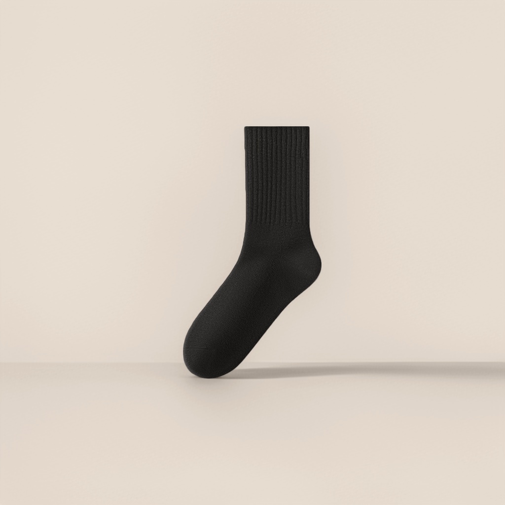 Black combed cotton ankle socks are moisture-wicking and sweat-wicking for daily commuting without causing foot discomfort Application Scenario