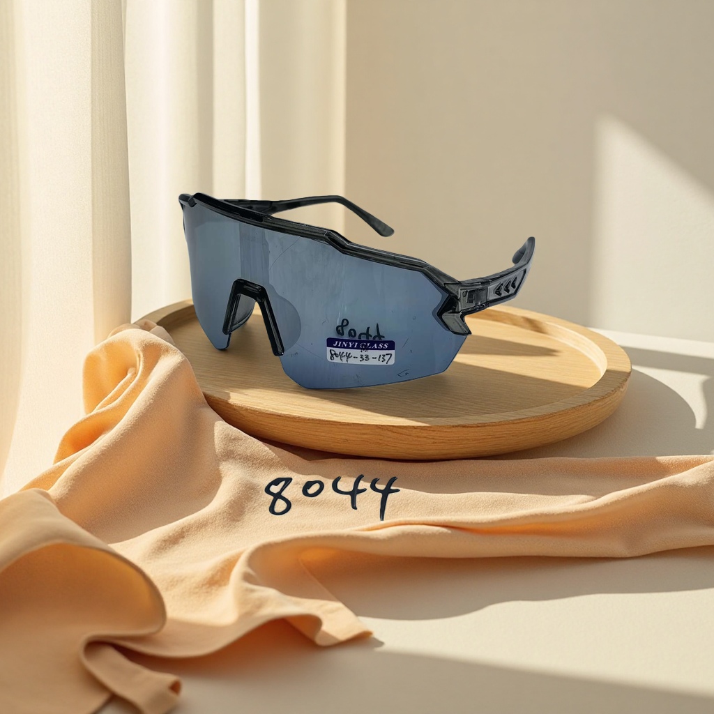 The UV400 unisex sports sunglasses feature a lightweight and anti-slip protective design Application Scenario