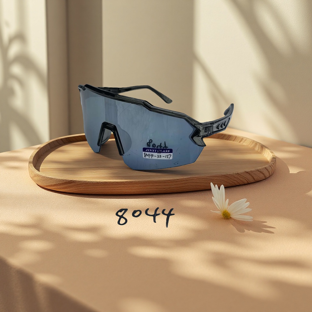 The UV400 unisex sports sunglasses feature a lightweight and anti-slip protective design details Picture