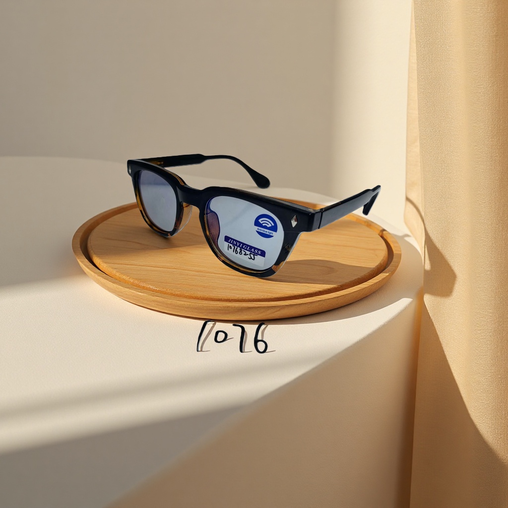 Fashionable anti-blue light myopia glasses can be configured with light and comfortable degrees for daily wear Application Scenario
