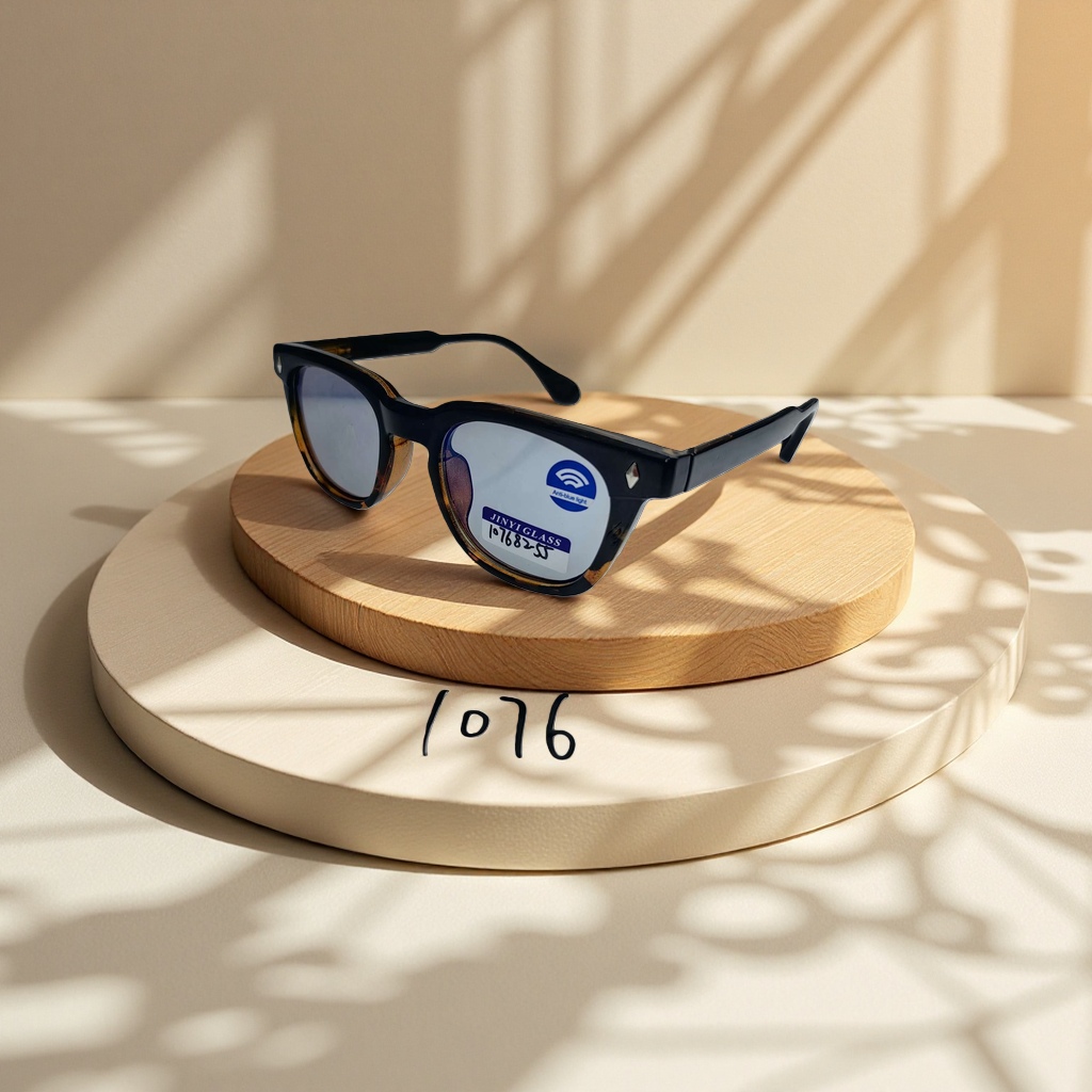 Fashionable anti-blue light myopia glasses can be configured with light and comfortable degrees for daily wear