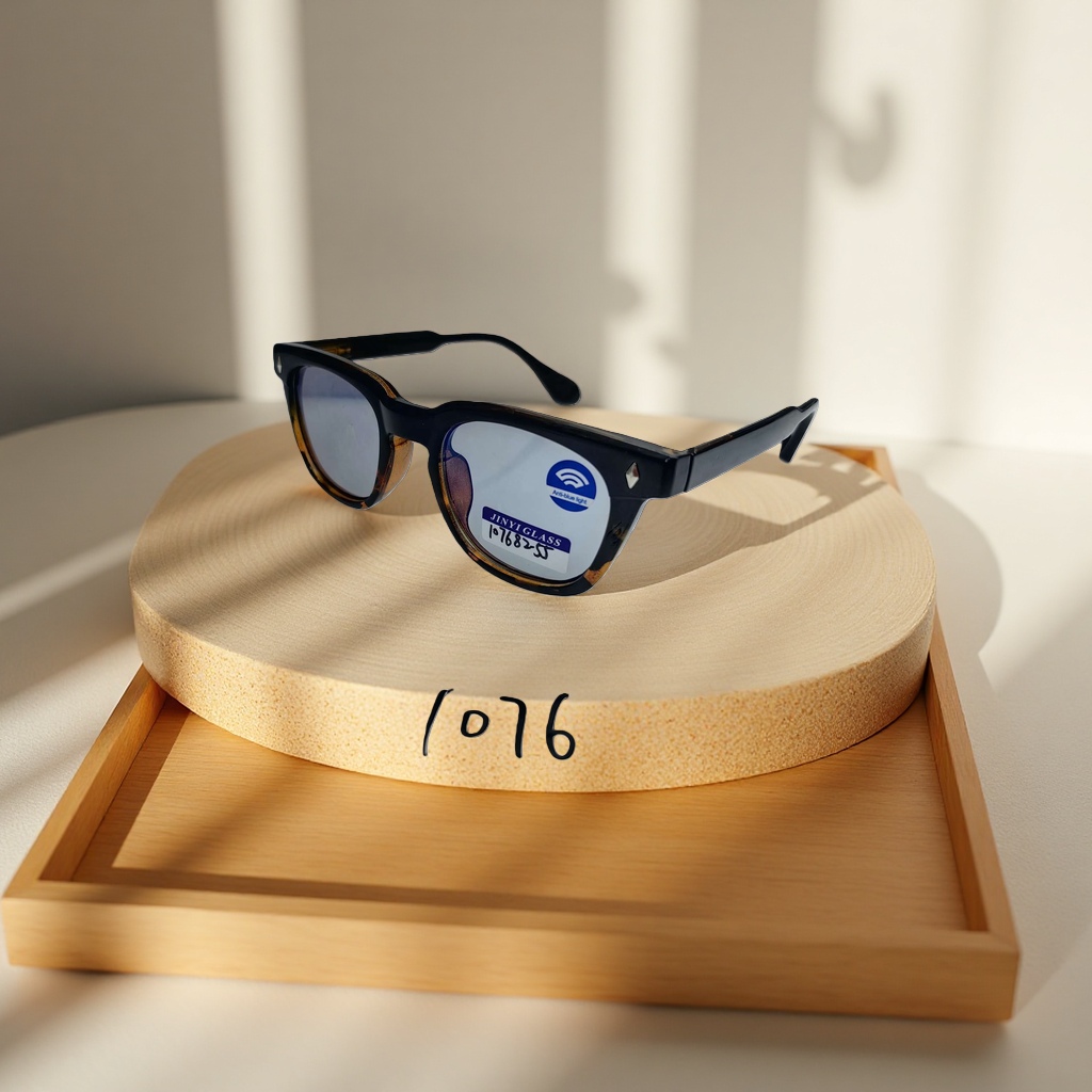 Fashionable anti-blue light myopia glasses can be configured with light and comfortable degrees for daily wear Specification image