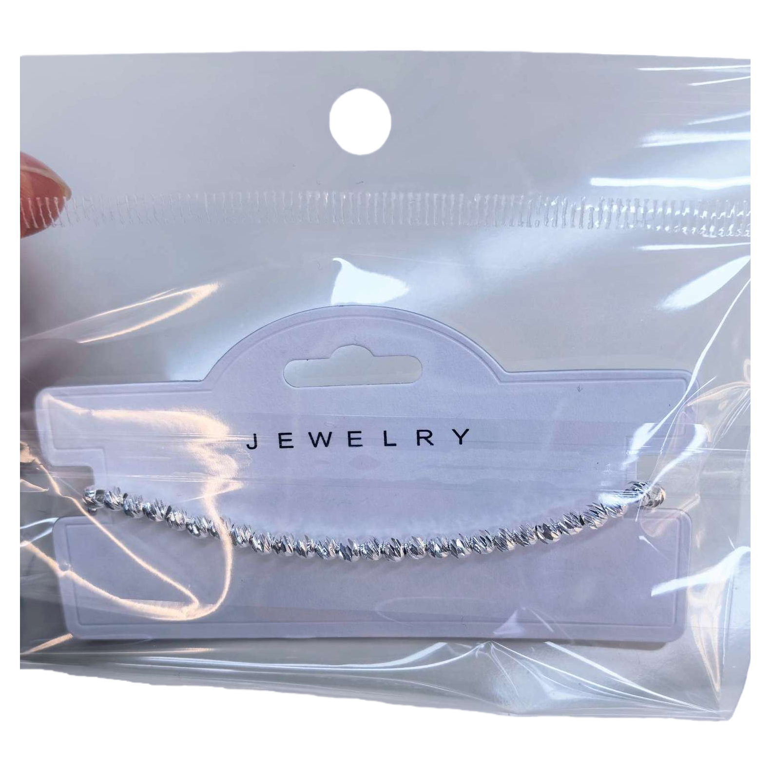 The silver alloy chain bracelet is a fashionable, simple and versatile ladies' accessory Item Picture