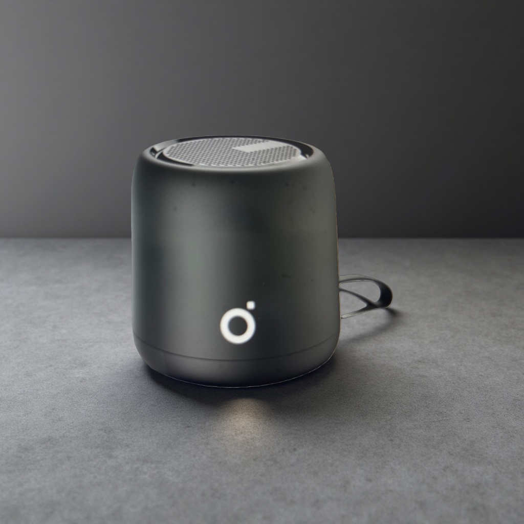 黑色圆柱形音箱主体 360度环绕音效 室内桌面蓝牙音箱