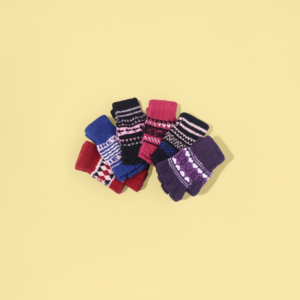 Knitted gloves are warm, anti-slip and thin for ladies' hands in autumn and winter