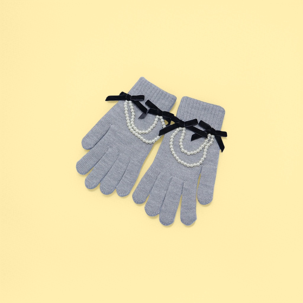 Yellow fashionable gloves for women keep warm in winter