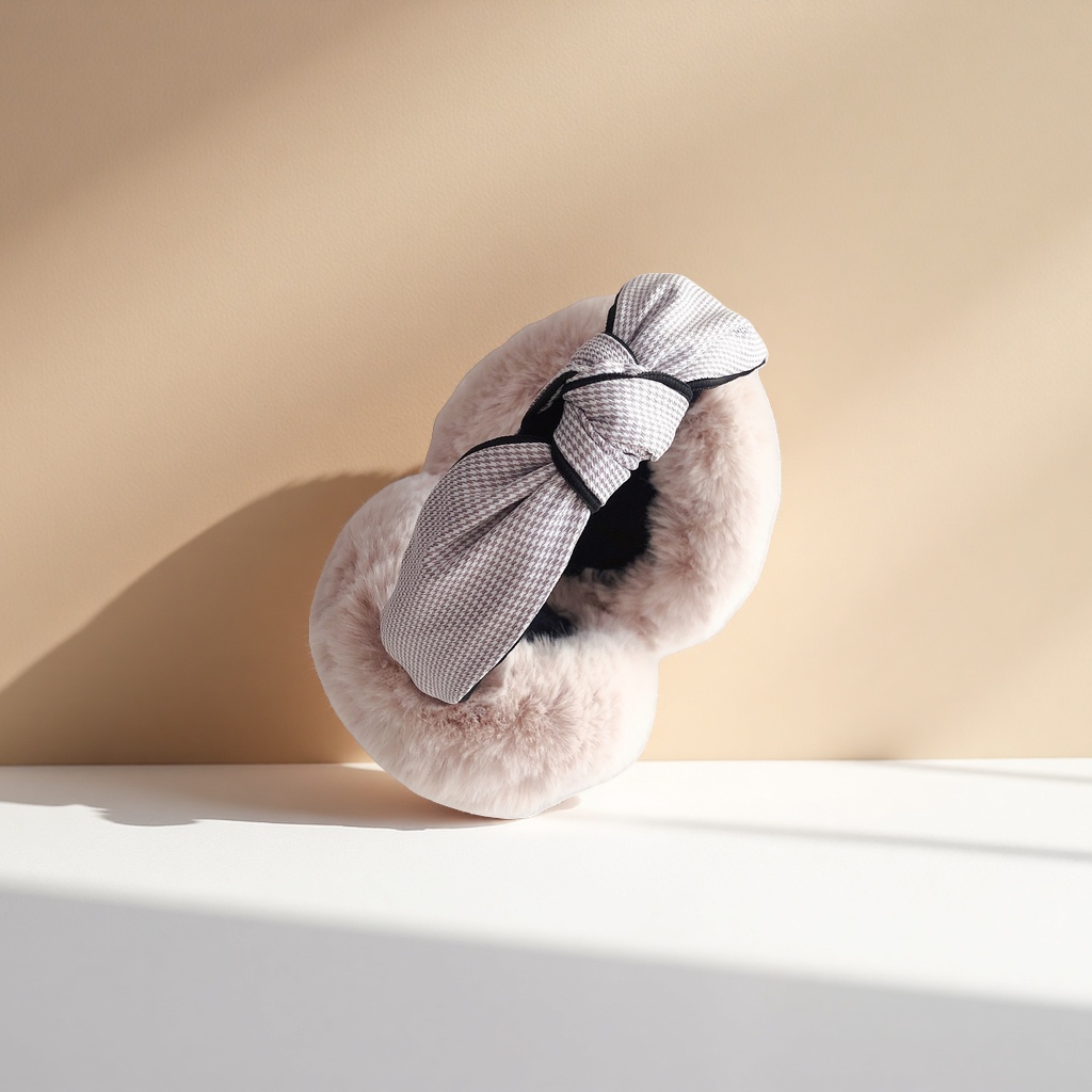 The plush ear cups with bow decoration are warm and cold-proof for women. They are cute and warm for autumn and winter details Picture