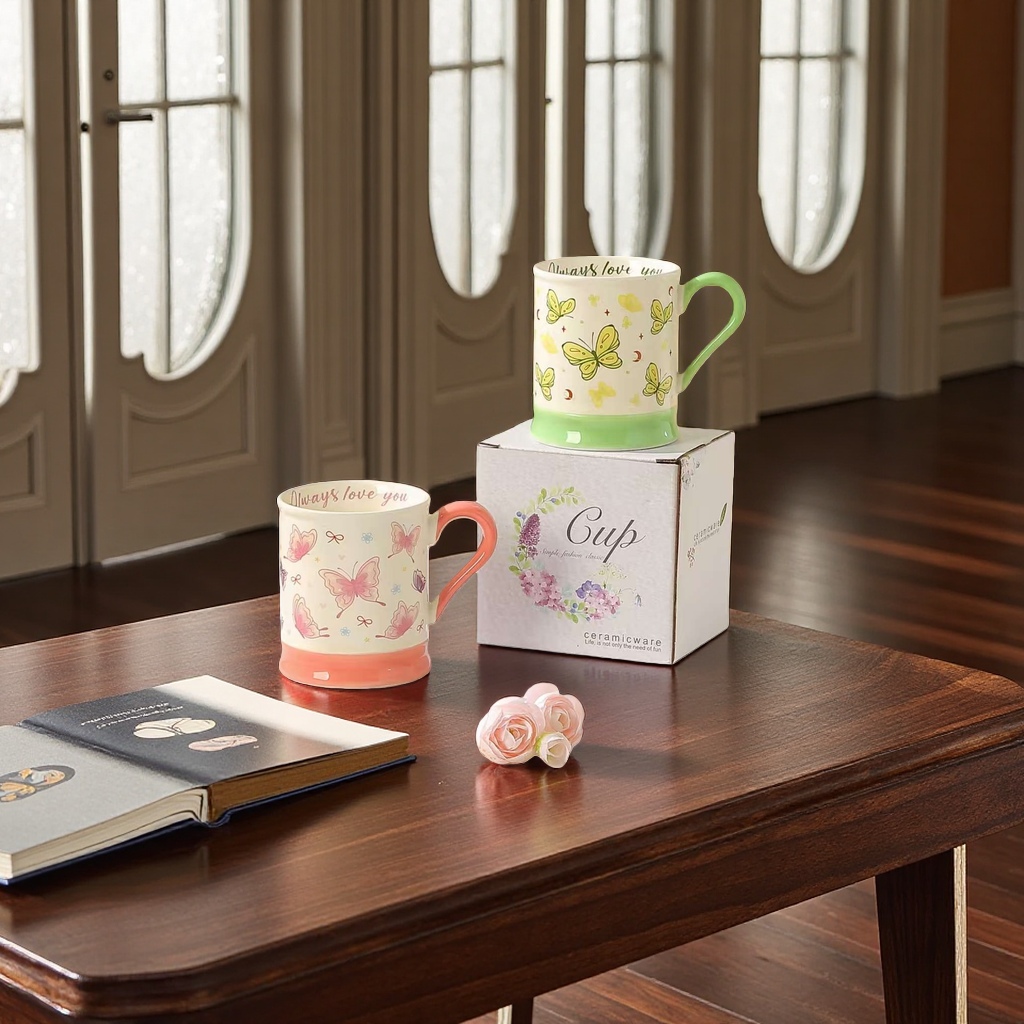 This is a lightweight and durable office tea and drinking cup made of hand-pulled bone China